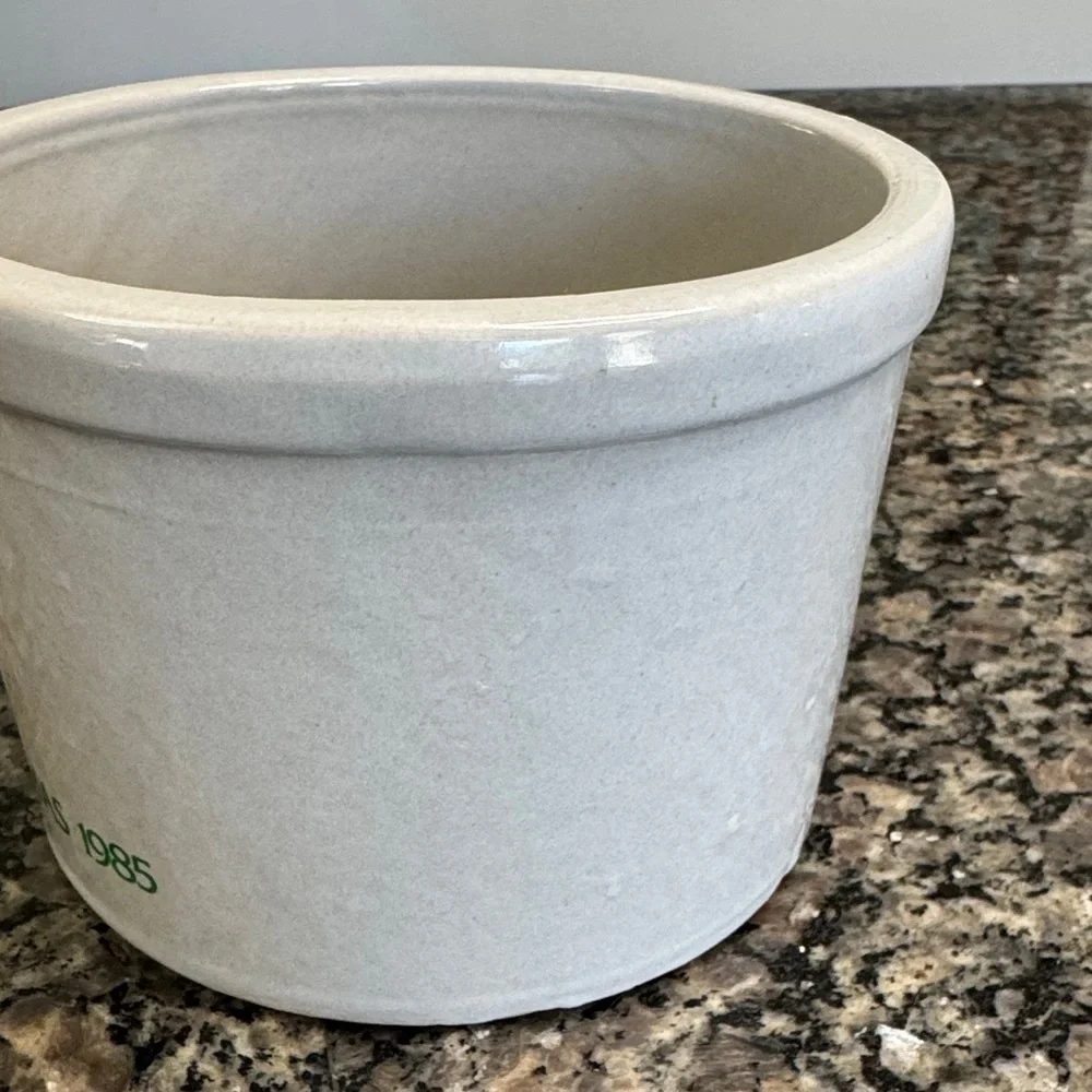 Marshall Field's rare vintage Christmas 1985 Stoneware Crock EUC